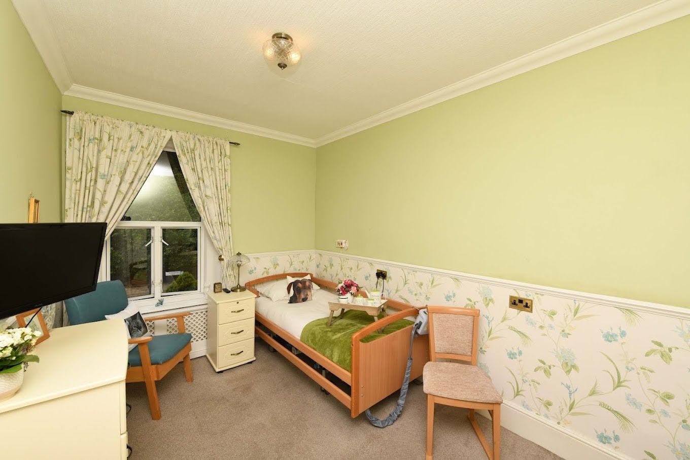  Minchenden Lodge care home in London 5