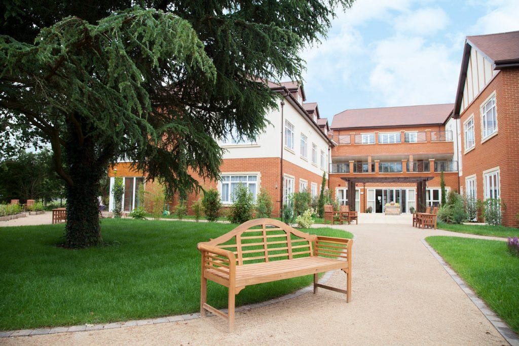 Encore Care Homes - Great Oaks care home 18