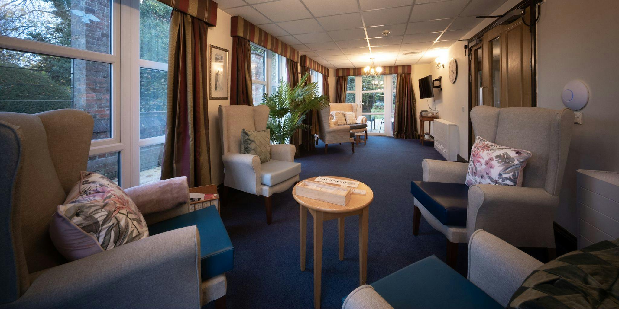 Independent Care Home - Longbridge Deverill House care home 4
