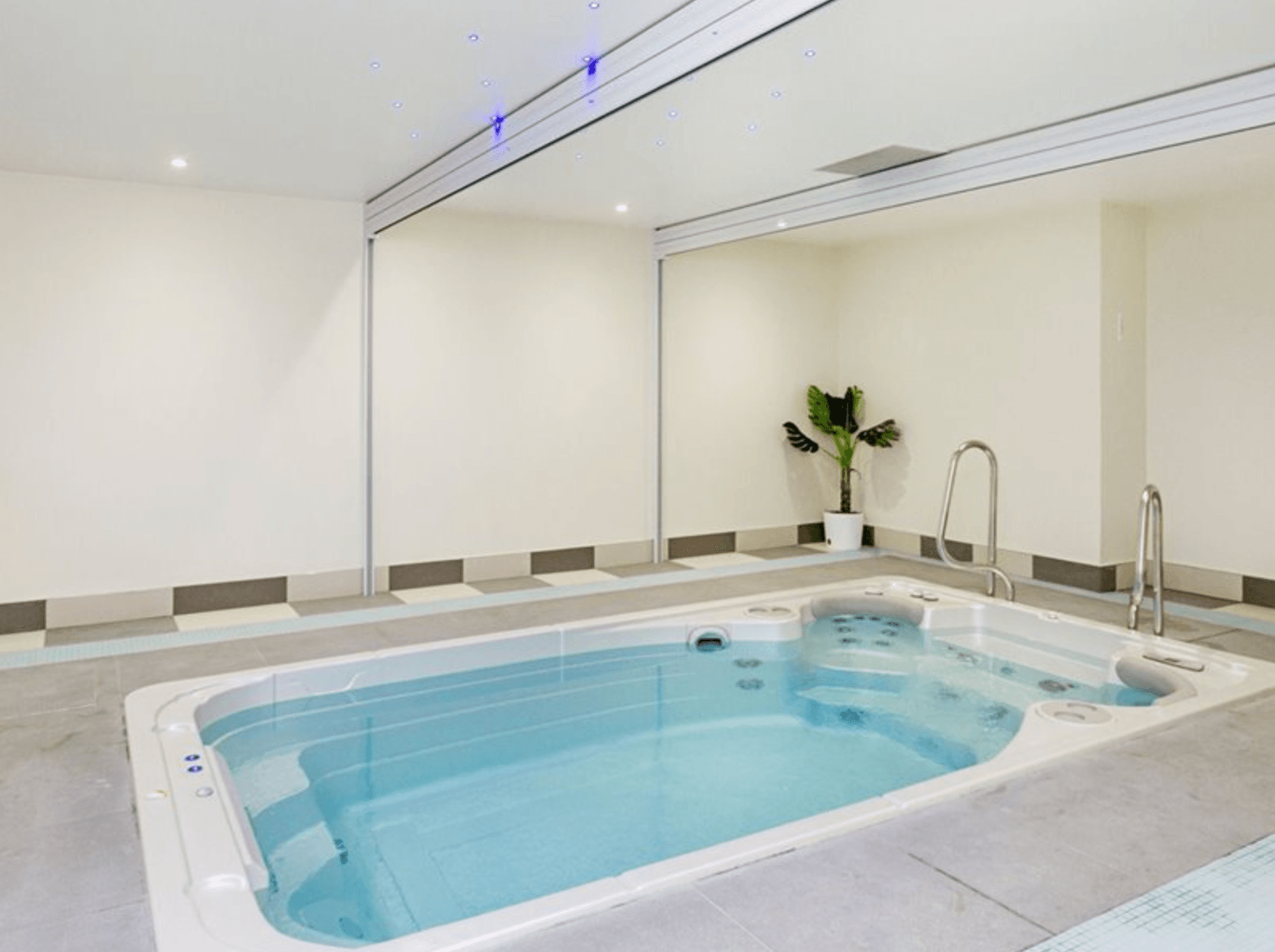 Hydrotherapy pool of Bagshot Park Rehabilitation in Bagshot, Surrey