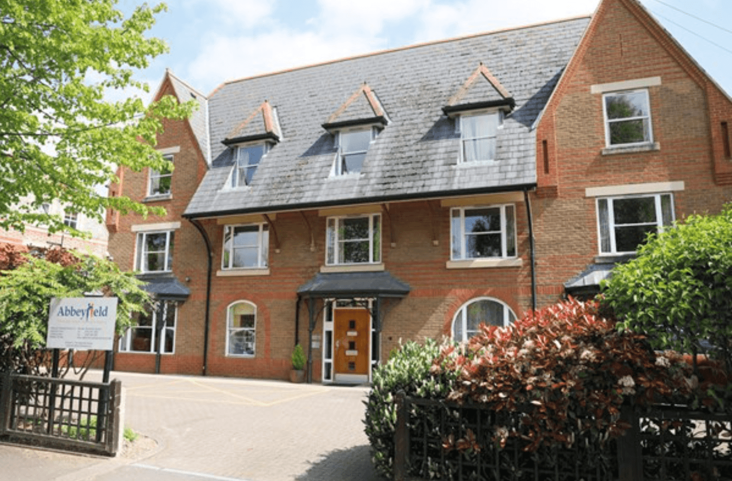 Maitland House Residential Care Home in Reading 1