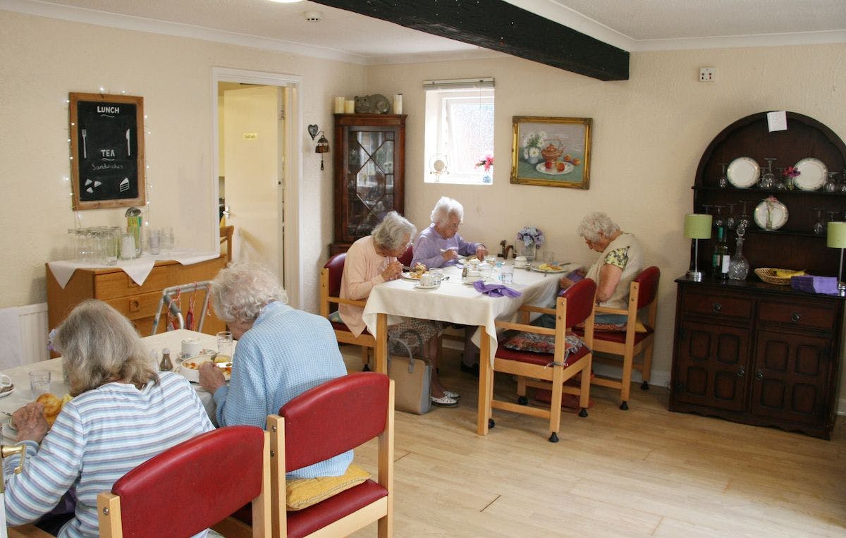 Country Court - The Laurels care home 7